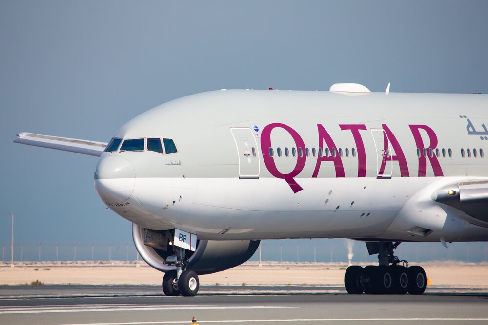 Qatar Airways 2026 guide. Explore the airline’s Doha hub strategy, fleet and aircraft types, Starlink Wi-Fi rollout, oneworld benefits